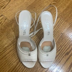 Chanel sandals. I have warn them and had them redoubled. A cushion was added